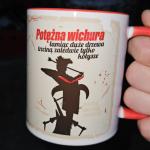 Zestaw kubek i skarpetki – Kutang Pan – Potężna wichura łamiąc duże drzewa