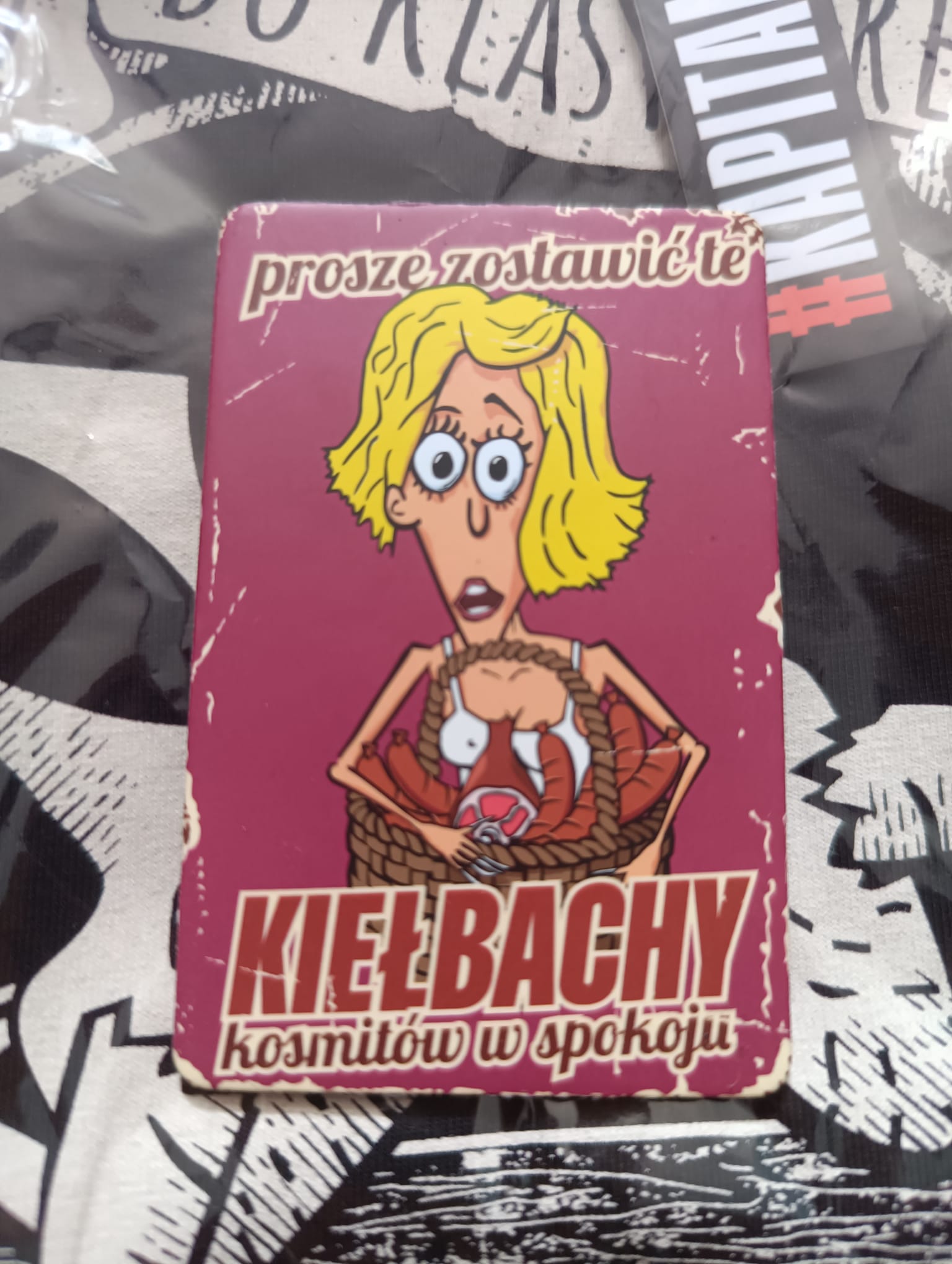 Koszulka czarna – od zera do klasy średniej
