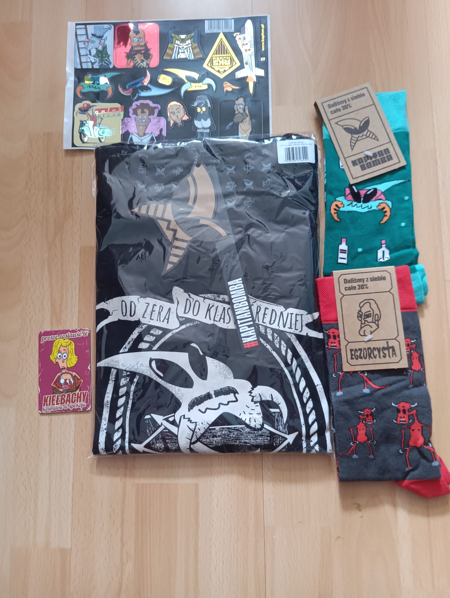 Koszulka czarna – od zera do klasy średniej