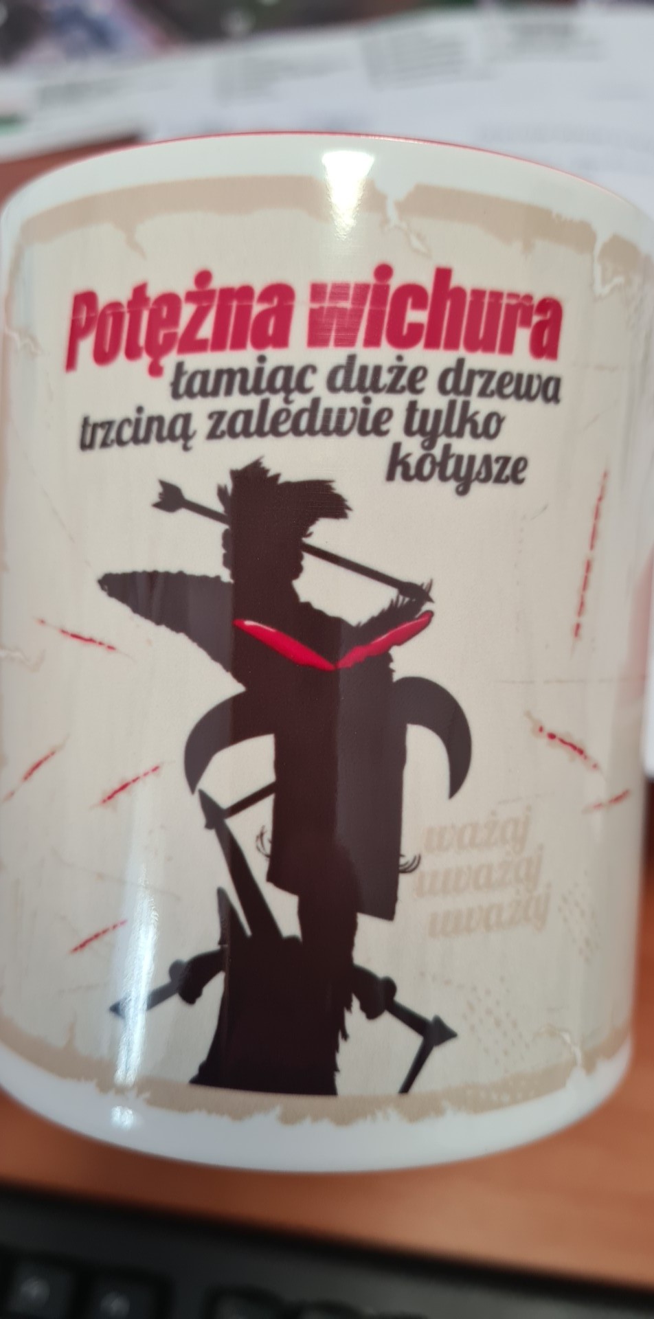 Zestaw kubek i skarpetki – Kutang Pan – Potężna wichura łamiąc duże drzewa