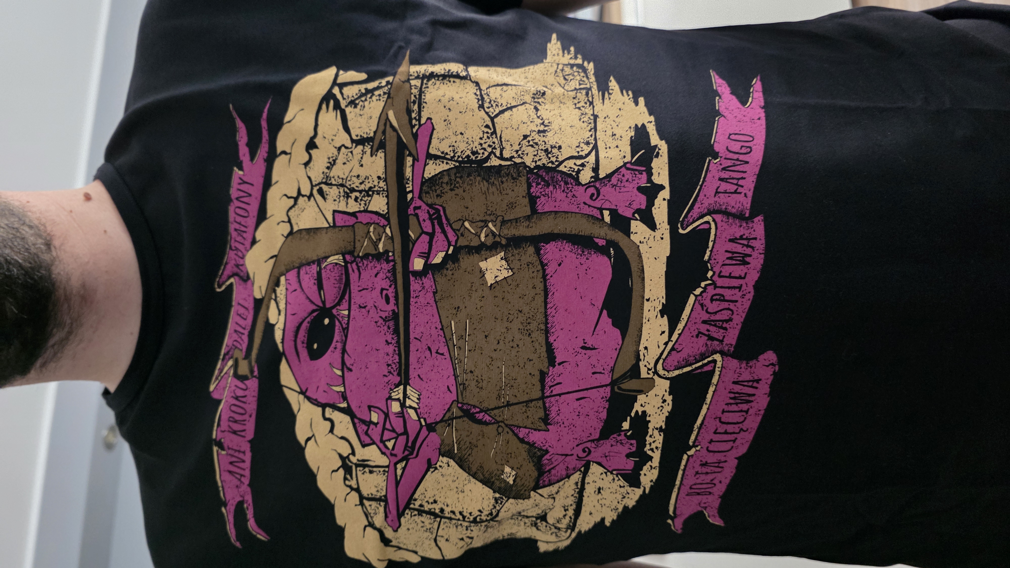 Koszulka czarna – Ani kroku, bo ta cięciwa zaśpiewa tango