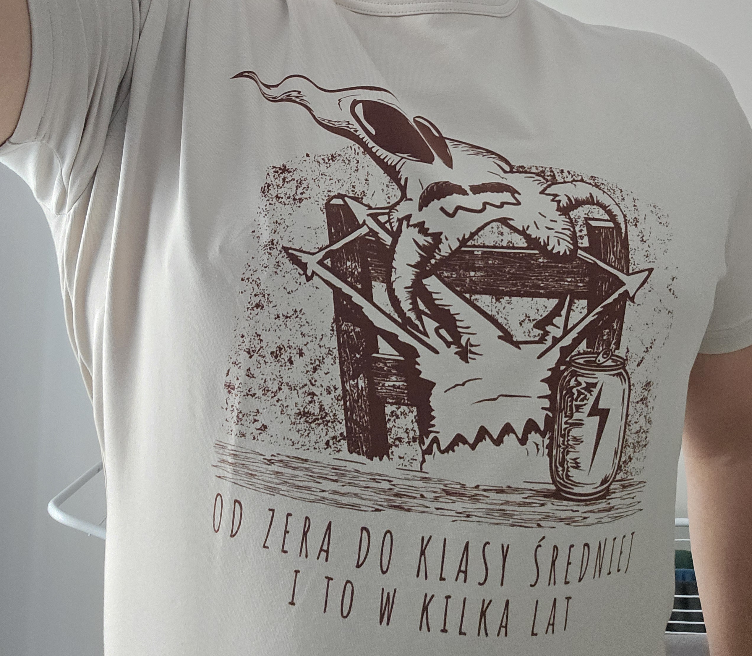 Koszulka beżowa – od zera do klasy średniej
