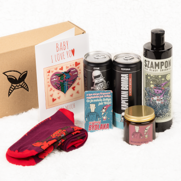 Zestaw walentynkowy - świeca sojowa, szampon dla klasy średniej, kartka, skarpety, magnes + 2 energetyki | w pudełku prezentowym